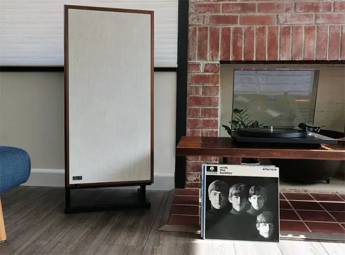 KLH Audio Model Seven – Retro Design and Modern Sound