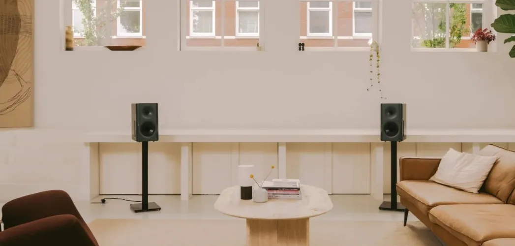 Dutch & Dutch 6c – Active Bookshelf Speakers in More Compact Enclosures