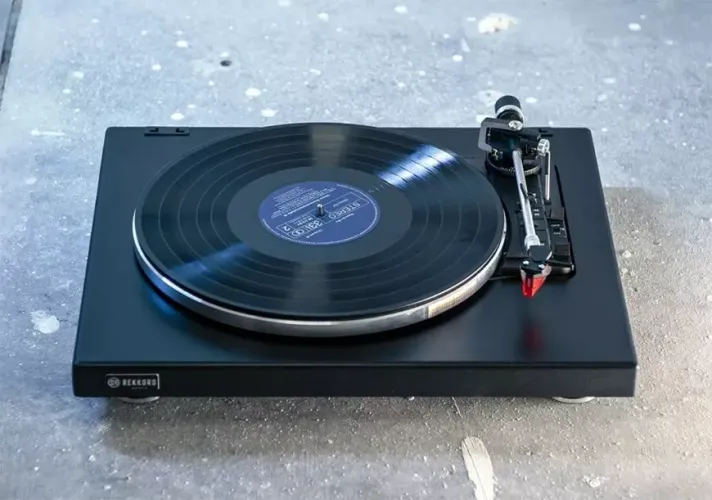 Rekkord Audio F400 – Fully Automatic Turntable