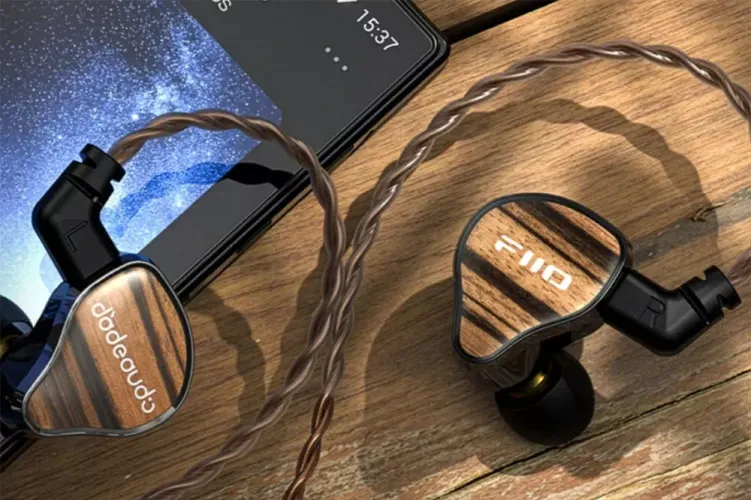 FiiO JH13 - Hybrid In-Ear Monitors with Triple-Driver Configuration