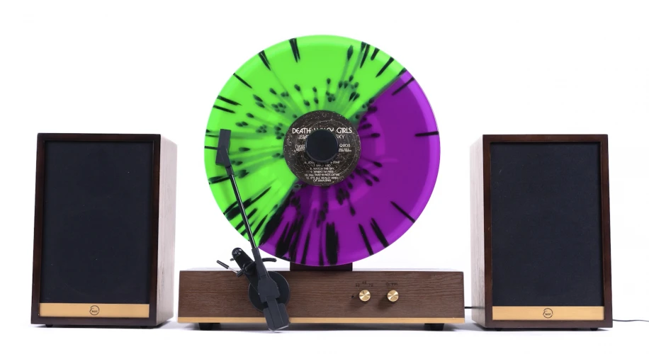 Fuse Audio GLD – Vertical Vinyl Turntable Coming Soon