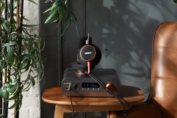 Grado Signature S550 – Full-Size Headphones with Walnut Wood Ear Cups