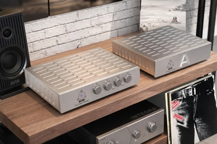 AVID Velsonic – a Reference MM/MC Phono Stage from the British Brand